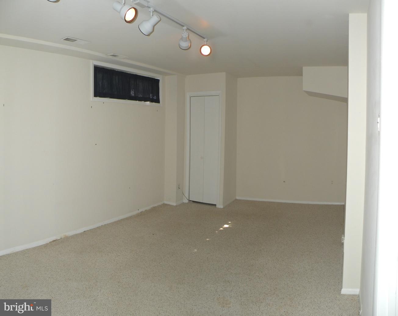 418 Colonial Ridge Lane, Unit 10 Arnold, MD 21012 - Photo 13 of 27 Family Room