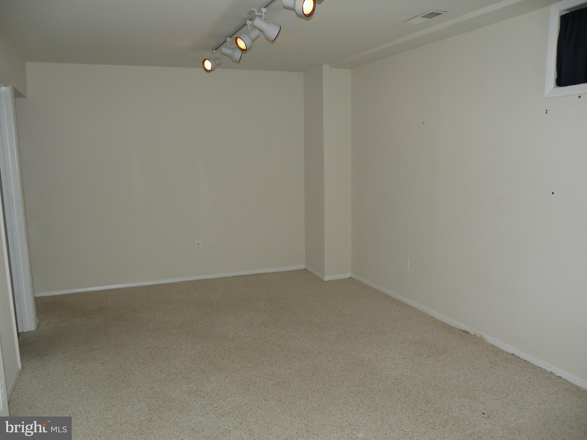 418 Colonial Ridge Lane, Unit 10 Arnold, MD 21012 - Photo 14 of 27 Family Room