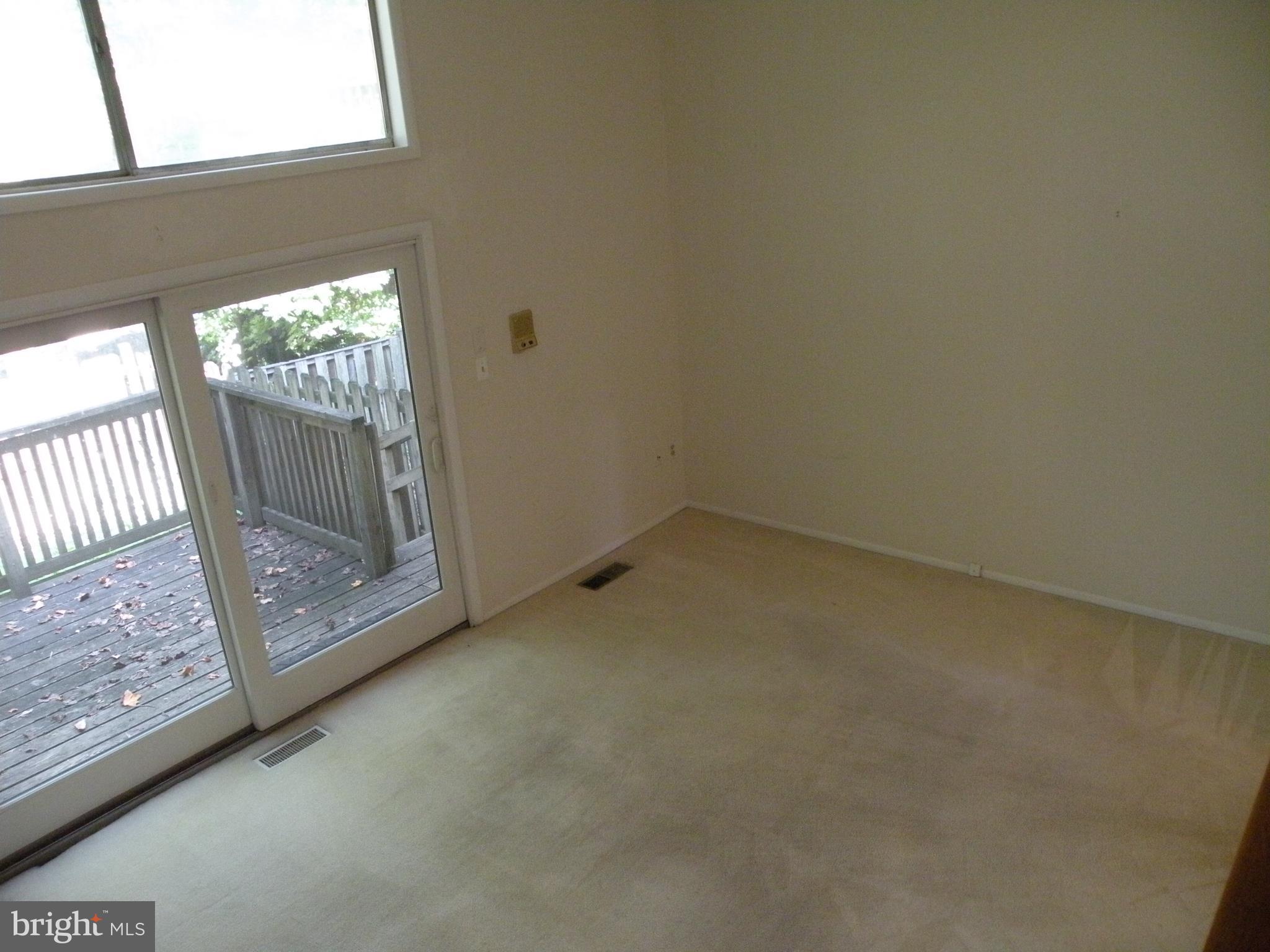 418 Colonial Ridge Lane, Unit 10 Arnold, MD 21012 - Photo 4 of 27 Living Room