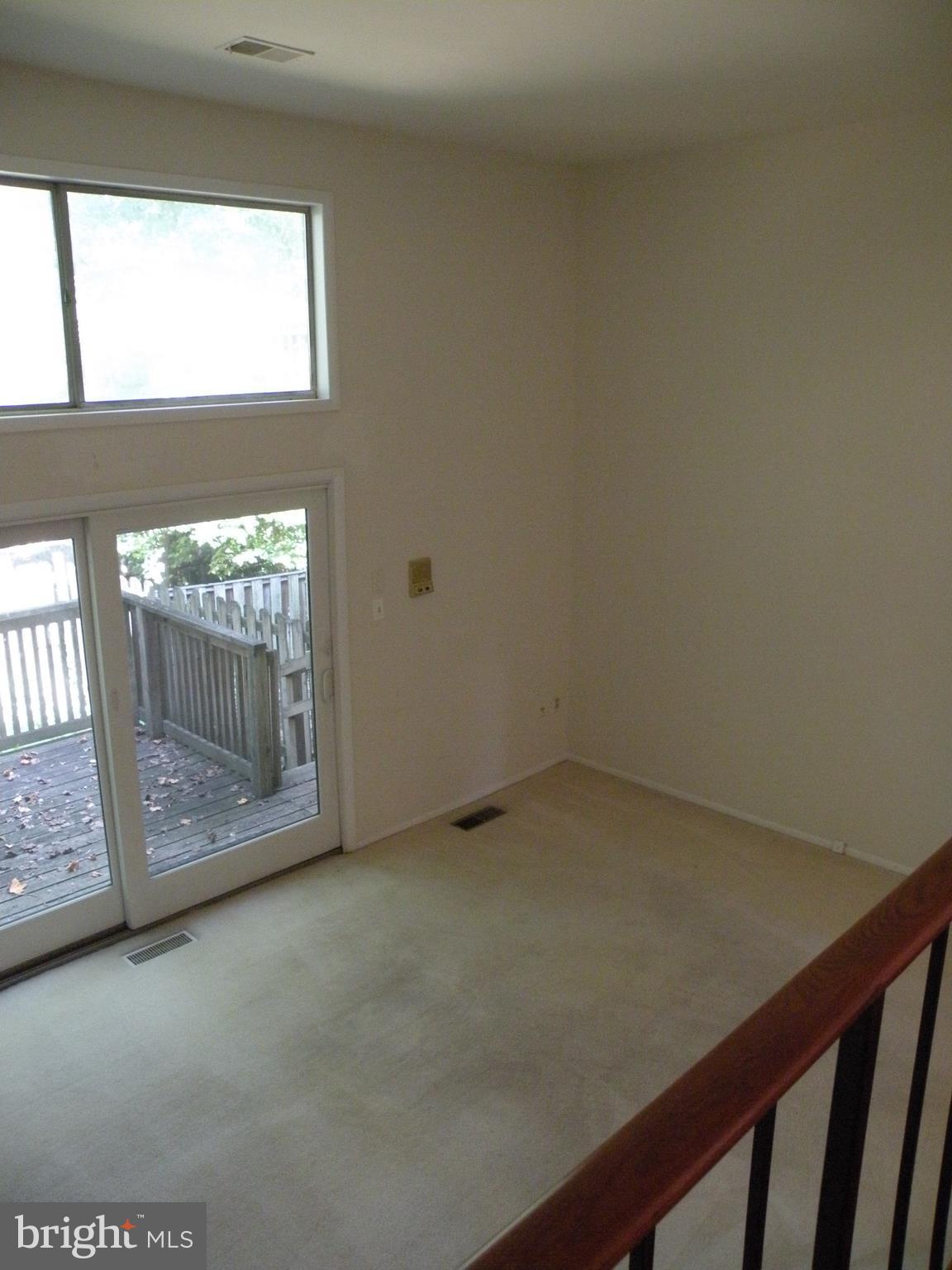 418 Colonial Ridge Lane, Unit 10 Arnold, MD 21012 - Photo 6 of 27 Living Room