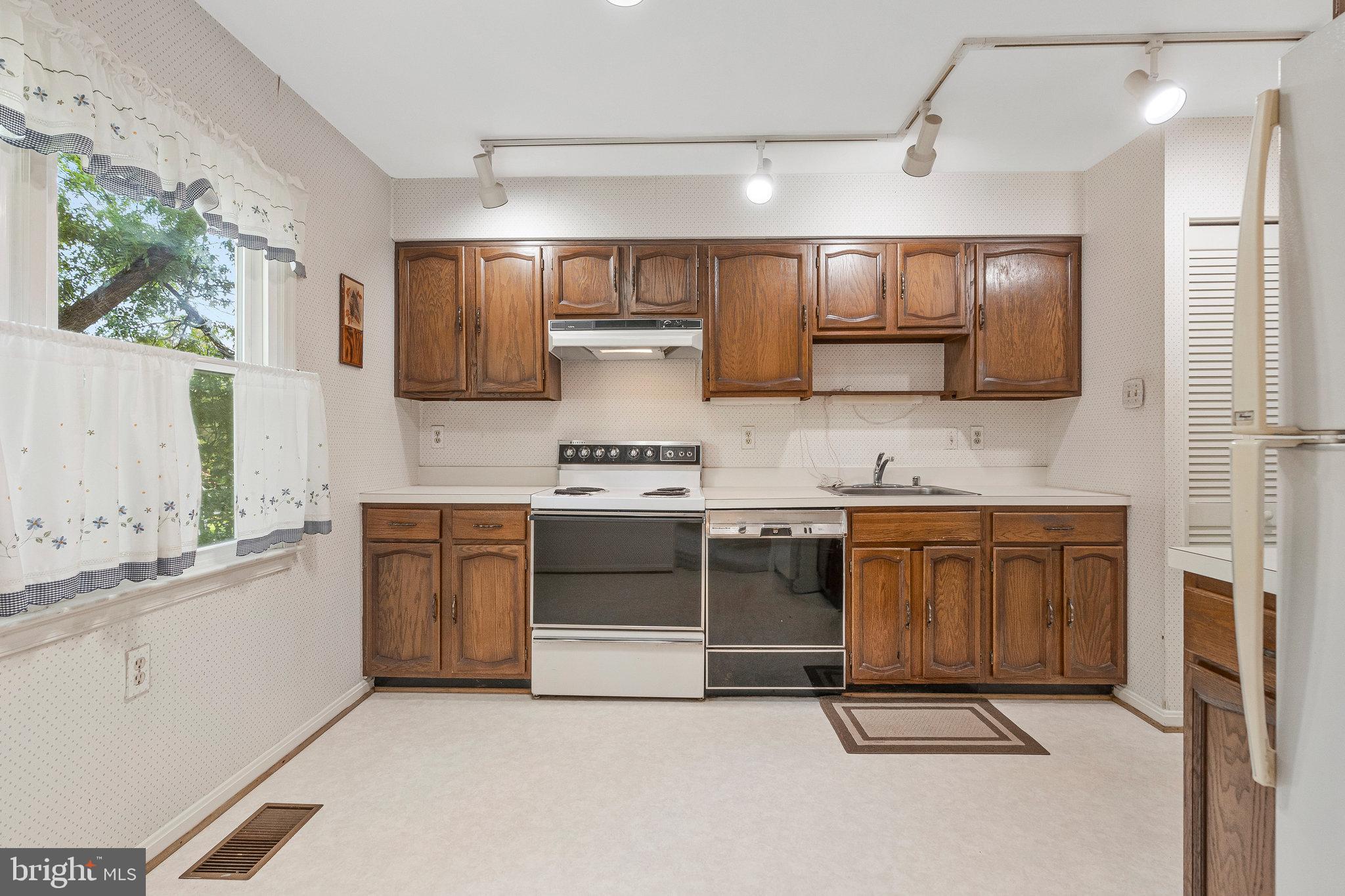 201 Morven Park Road Northwest Leesburg, VA 20176 - Photo 11 of 39 Gallery Image 11