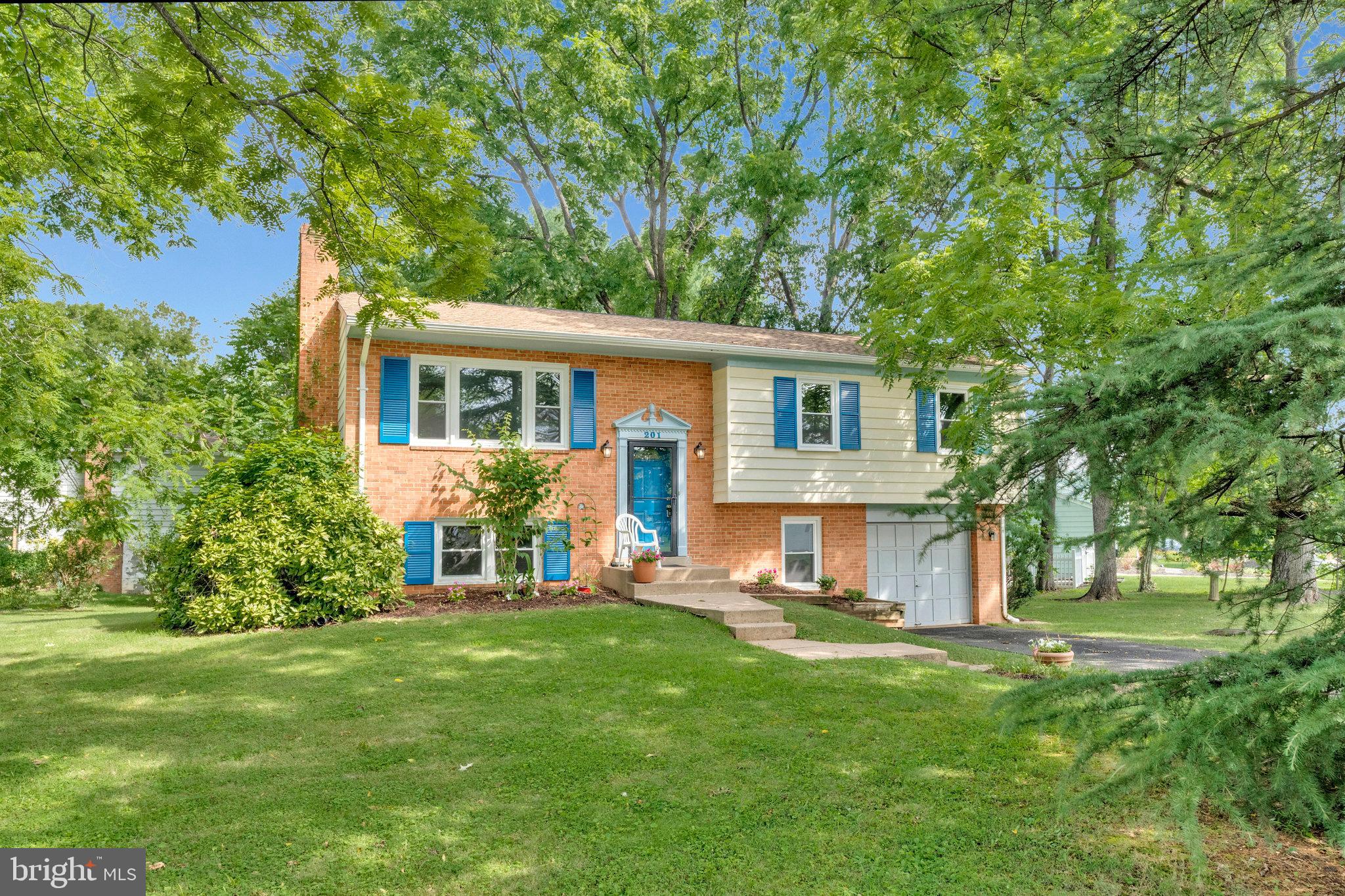 201 Morven Park Road Northwest Leesburg, VA 20176 - Photo 2 of 39 Gallery Image 2