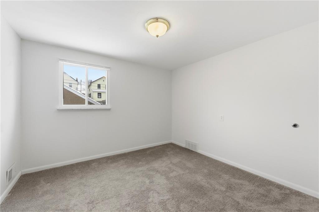 1620 Ridge Avenue New Kensington, PA 15068 - Photo 17 of 33 an empty room with a window