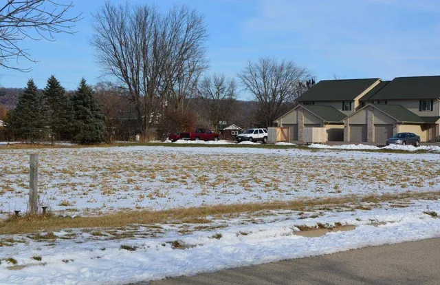 $85,900 | 47 Sommerset Spring Green, Spring Green, WI 53588