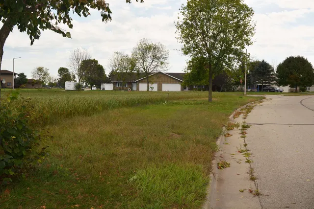 $85,900 | 47 Sommerset Spring Green, Spring Green, WI 53588