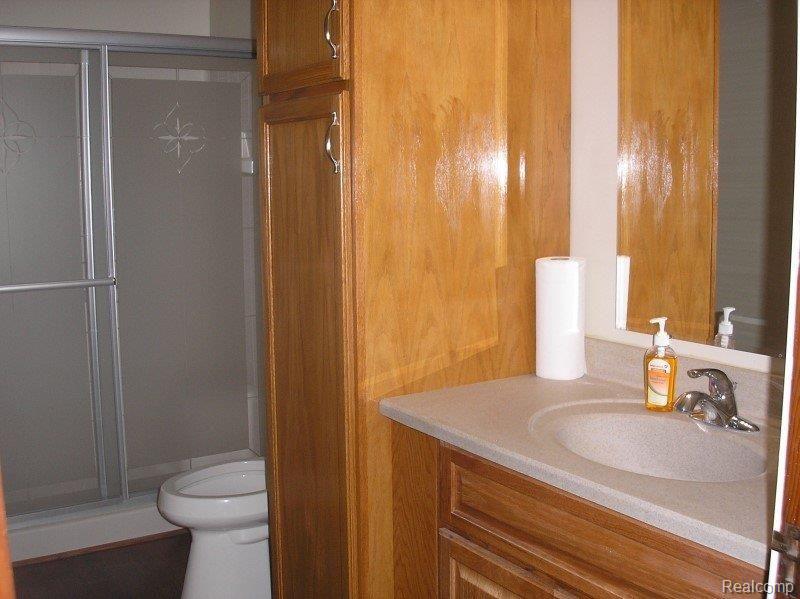 8432 West Fairgrove Road Fairgrove, MI 48733 - Photo 5 of 8 8432 full bath on main floor.jpg