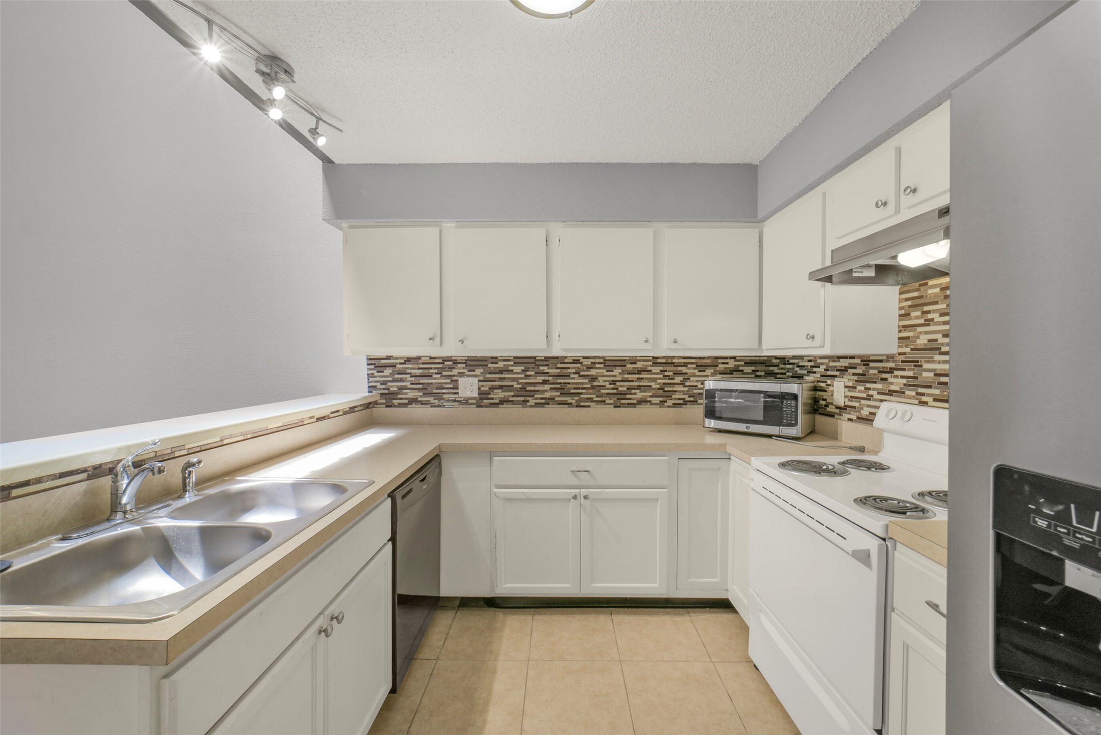 6333 Shadow Tree Drive Houston, TX 77035 - Photo 16 of 36