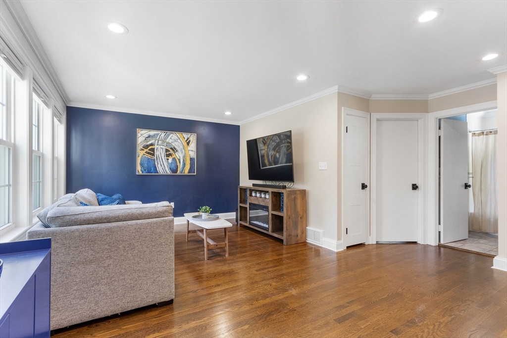 6 Cole Road Wayland, MA 01778 - Photo 4 of 31 Gallery Image 4