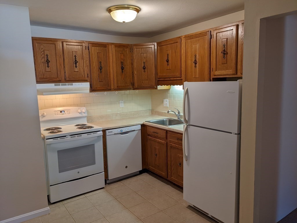 382 Great Road, Unit B101 Acton, MA 01720 - Photo 3 of 17 Gallery Image 3
