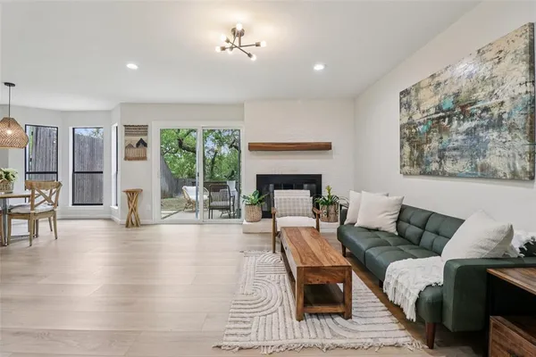 $425,000 | 1428 Hampton Road, Grapevine, TX 76051