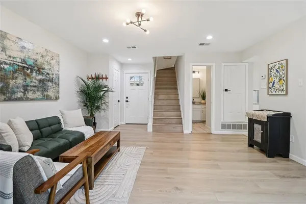 $425,000 | 1428 Hampton Road, Grapevine, TX 76051