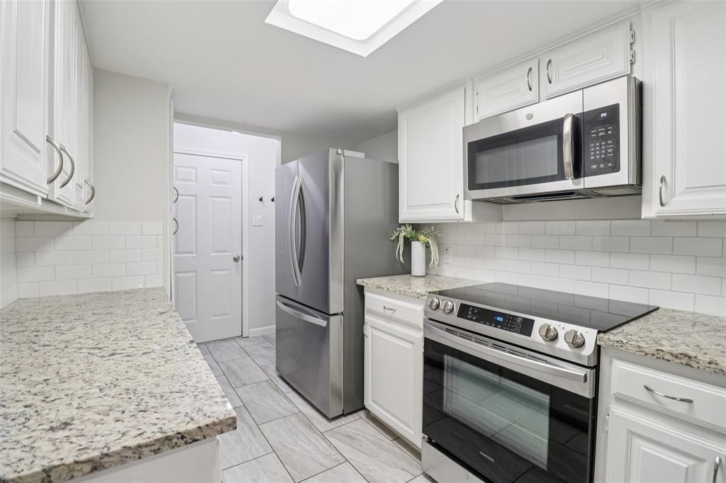 1428 Hampton Road Grapevine, TX 76051 - Photo 12 of 30