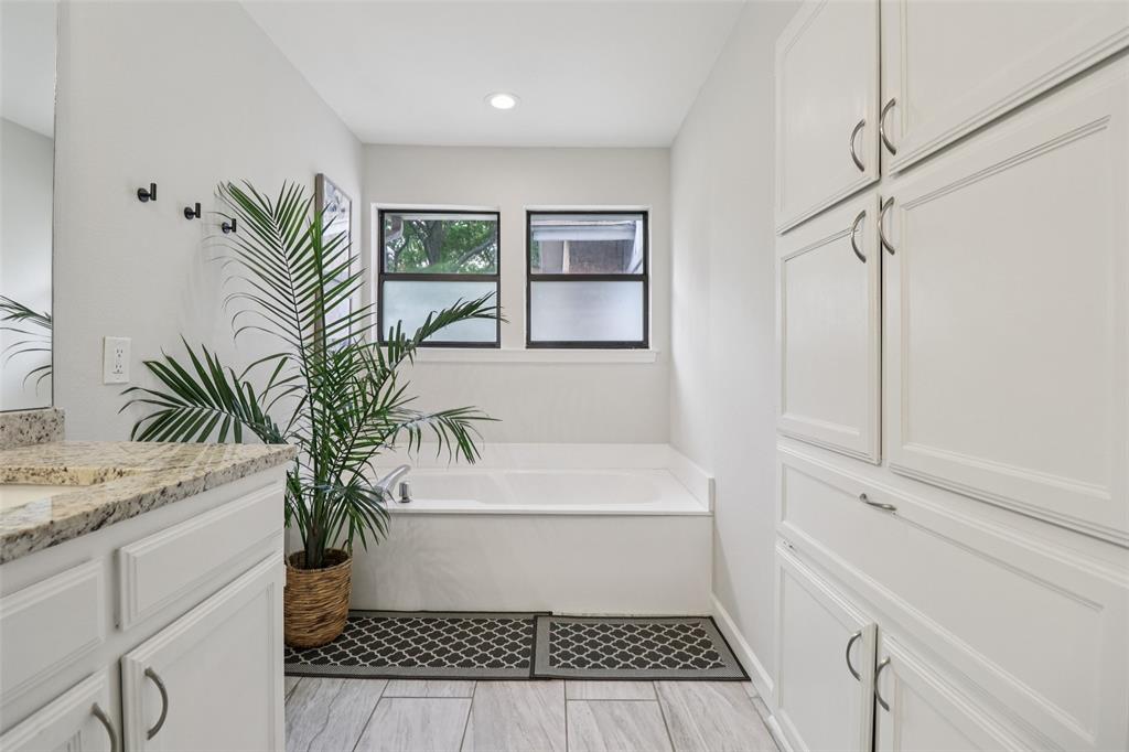 1428 Hampton Road Grapevine, TX 76051 - Photo 16 of 30