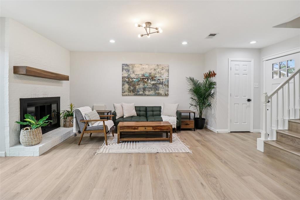 1428 Hampton Road Grapevine, TX 76051 - Photo 4 of 30