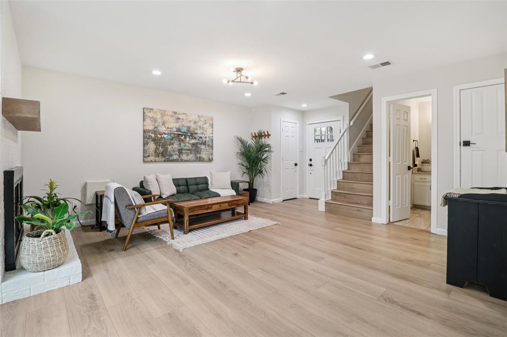 1428 Hampton Road Grapevine, TX 76051 - Photo 5 of 30