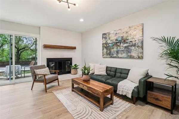 $425,000 | 1428 Hampton Road, Grapevine, TX 76051