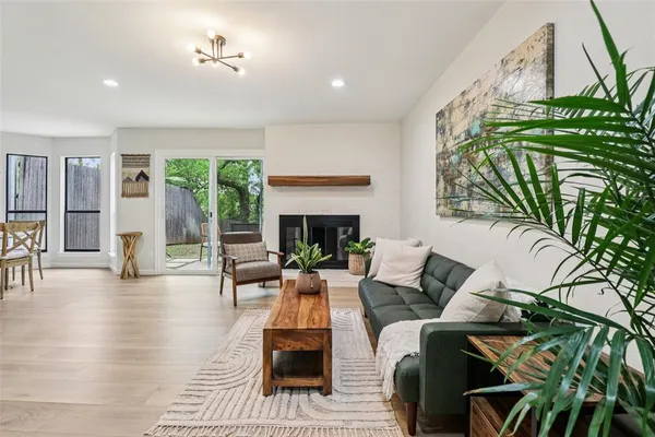 $425,000 | 1428 Hampton Road, Grapevine, TX 76051