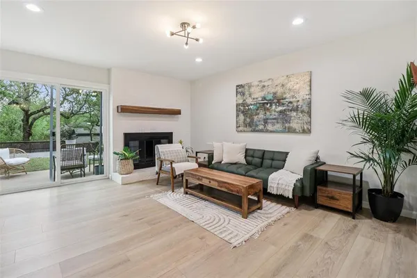 $425,000 | 1428 Hampton Road, Grapevine, TX 76051