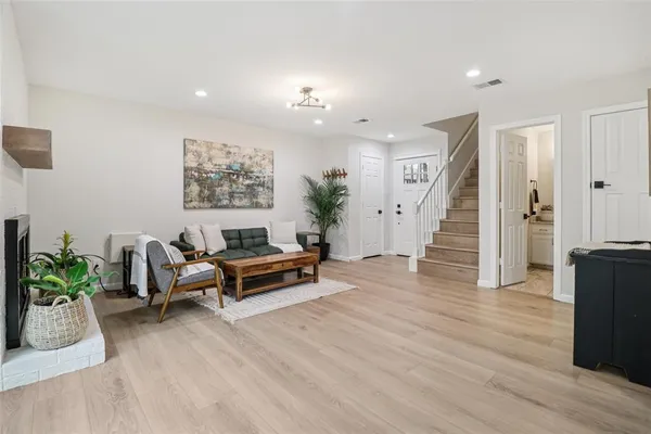 $425,000 | 1428 Hampton Road, Grapevine, TX 76051