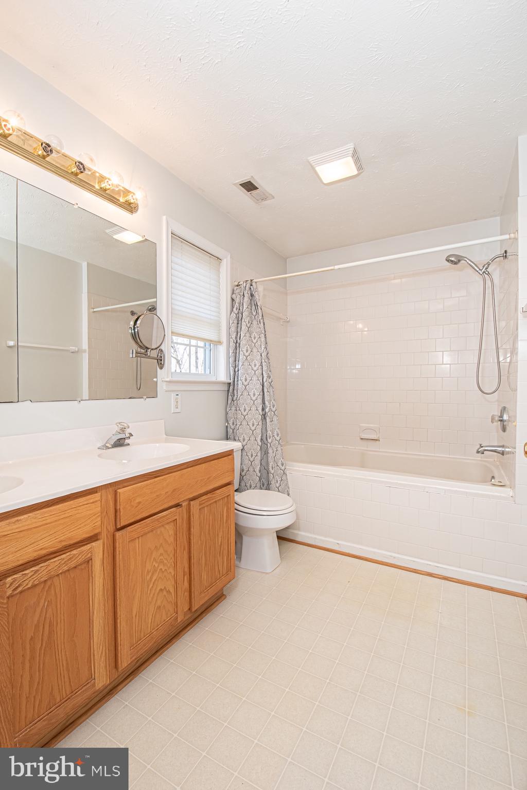 646 Guard Hill Road Middletown, VA 22645 - Photo 28 of 56 Primary bath