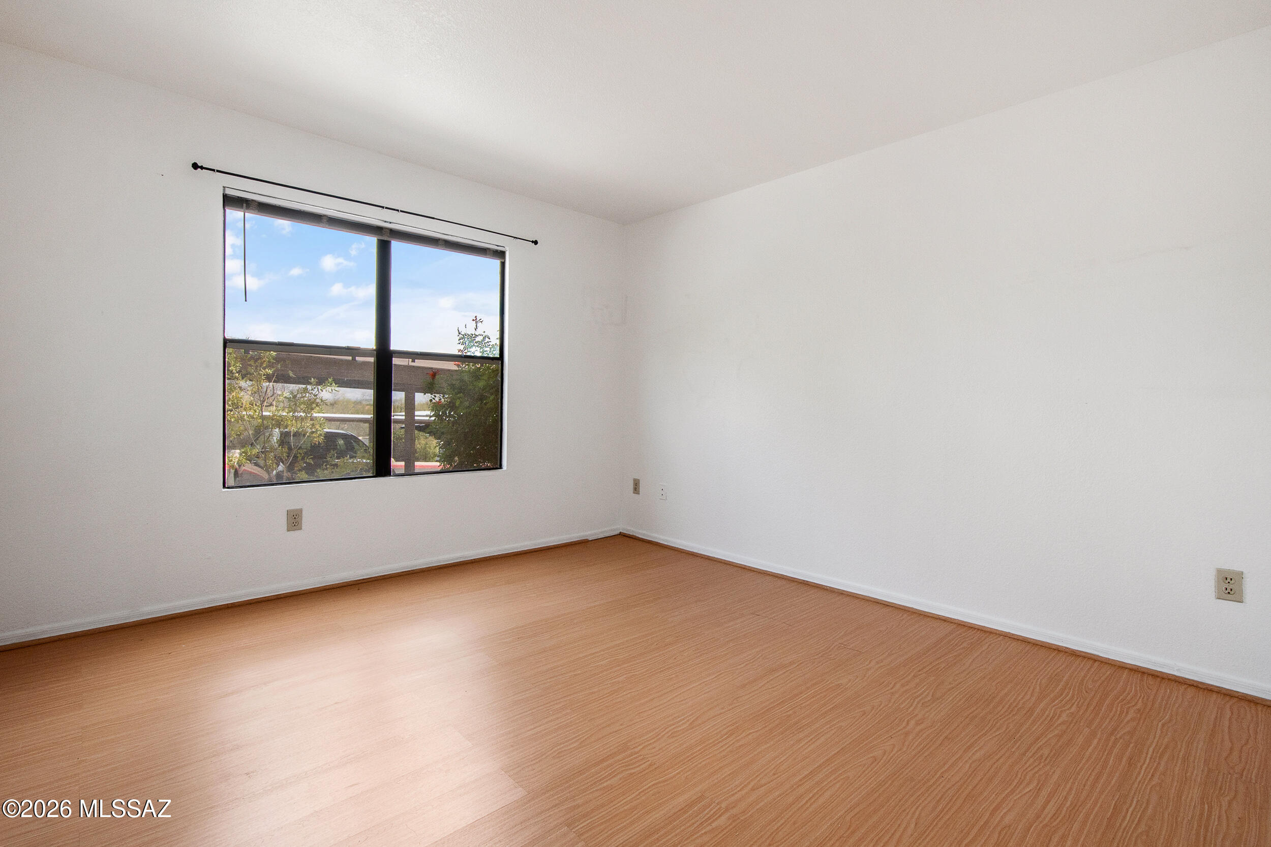 5855 North Kolb Road, Unit 6103 Tucson, AZ 85750 - Photo 14 of 31 an empty room with window