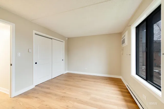 $2,100 | 724 Briar Hill Lane, Unit 3, Addison, IL 60101