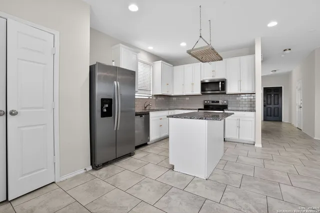 $2,095 | 324 Autumn Rouge, New Braunfels, TX 78130