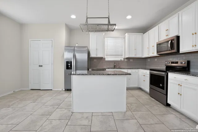 $2,095 | 324 Autumn Rouge, New Braunfels, TX 78130