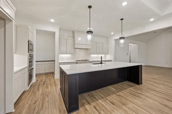$790,000 | 116 Oak Grove Lane, Boyd, TX 76023