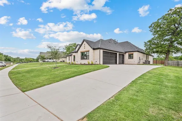$790,000 | 116 Oak Grove Lane, Boyd, TX 76023