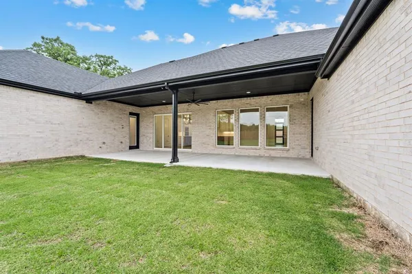 $790,000 | 116 Oak Grove Lane, Boyd, TX 76023