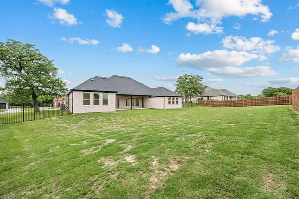 $790,000 | 116 Oak Grove Lane, Boyd, TX 76023
