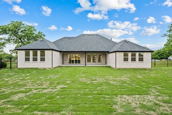 $790,000 | 116 Oak Grove Lane, Boyd, TX 76023