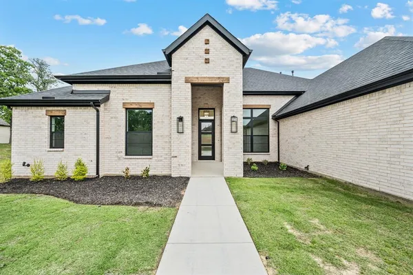 $790,000 | 116 Oak Grove Lane, Boyd, TX 76023