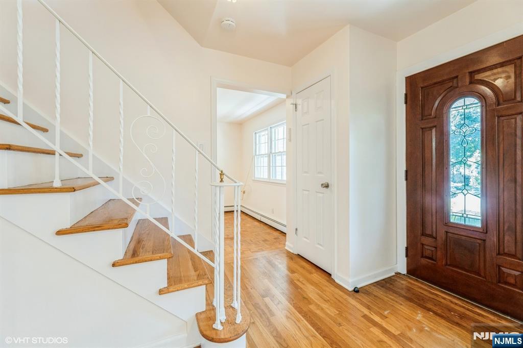 275 Taft Court Paramus, NJ 07652 - Photo 9 of 40