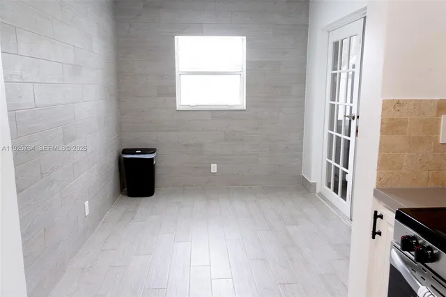 $4,800 | 5464 Northeast 3rd Avenue, Oakland Park, FL 33334