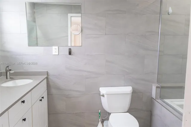 $4,800 | 5464 Northeast 3rd Avenue, Oakland Park, FL 33334