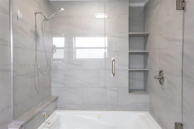 $4,800 | 5464 Northeast 3rd Avenue, Oakland Park, FL 33334