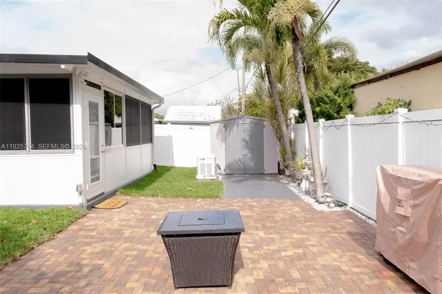 $4,800 | 5464 Northeast 3rd Avenue, Oakland Park, FL 33334