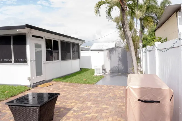 $4,800 | 5464 Northeast 3rd Avenue, Oakland Park, FL 33334