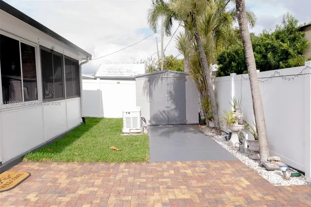 $4,800 | 5464 Northeast 3rd Avenue, Oakland Park, FL 33334