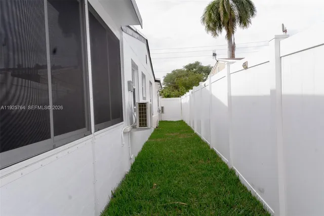 $4,800 | 5464 Northeast 3rd Avenue, Oakland Park, FL 33334