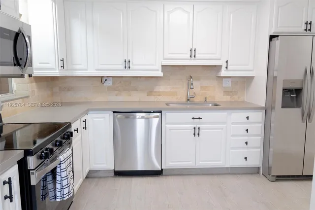 $4,800 | 5464 Northeast 3rd Avenue, Oakland Park, FL 33334