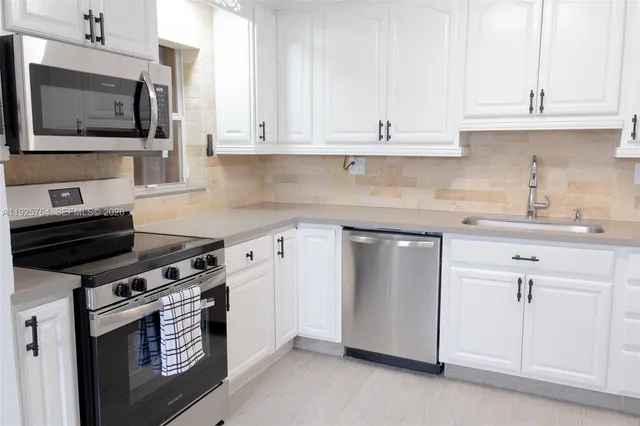 $4,800 | 5464 Northeast 3rd Avenue, Oakland Park, FL 33334