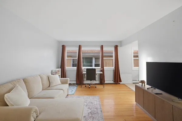 $149,000 | 3057 North Narragansett Avenue, Unit 9, Chicago, IL 60634