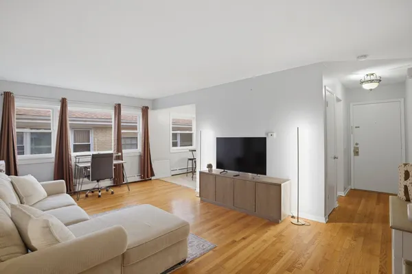 $149,000 | 3057 North Narragansett Avenue, Unit 9, Chicago, IL 60634