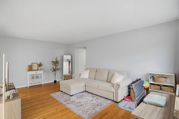 $149,000 | 3057 North Narragansett Avenue, Unit 9, Chicago, IL 60634