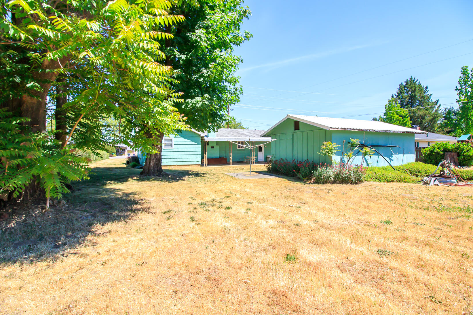 2037 South Stage Road Medford, OR 97501 - Photo 25 of 32 25
