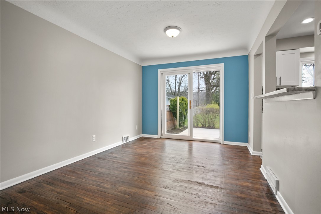 6120 Westerham Road Cleveland, OH 44124 - Photo 8 of 35
