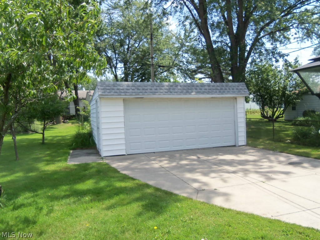 1759 Crestwood Road Cleveland, OH 44124 - Photo 11 of 16 Two car garage